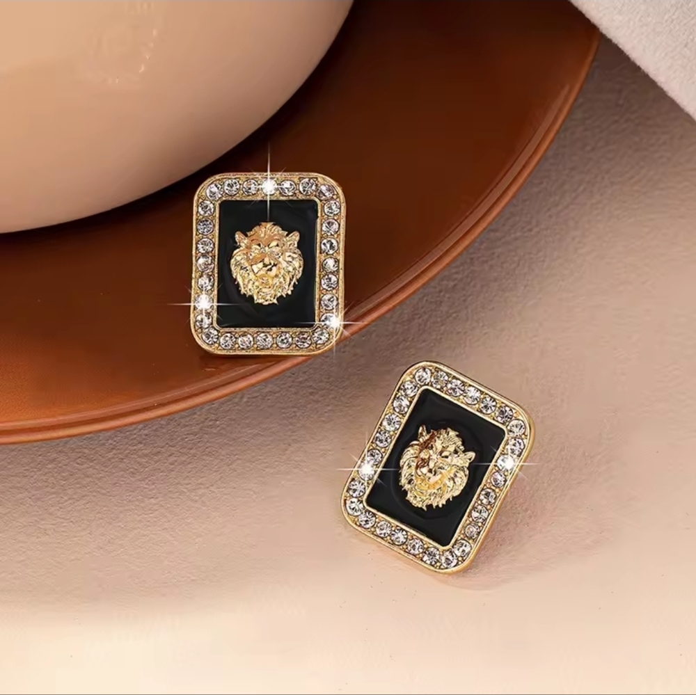 Black and Gold Lion Earrings - Picture 2 of 3